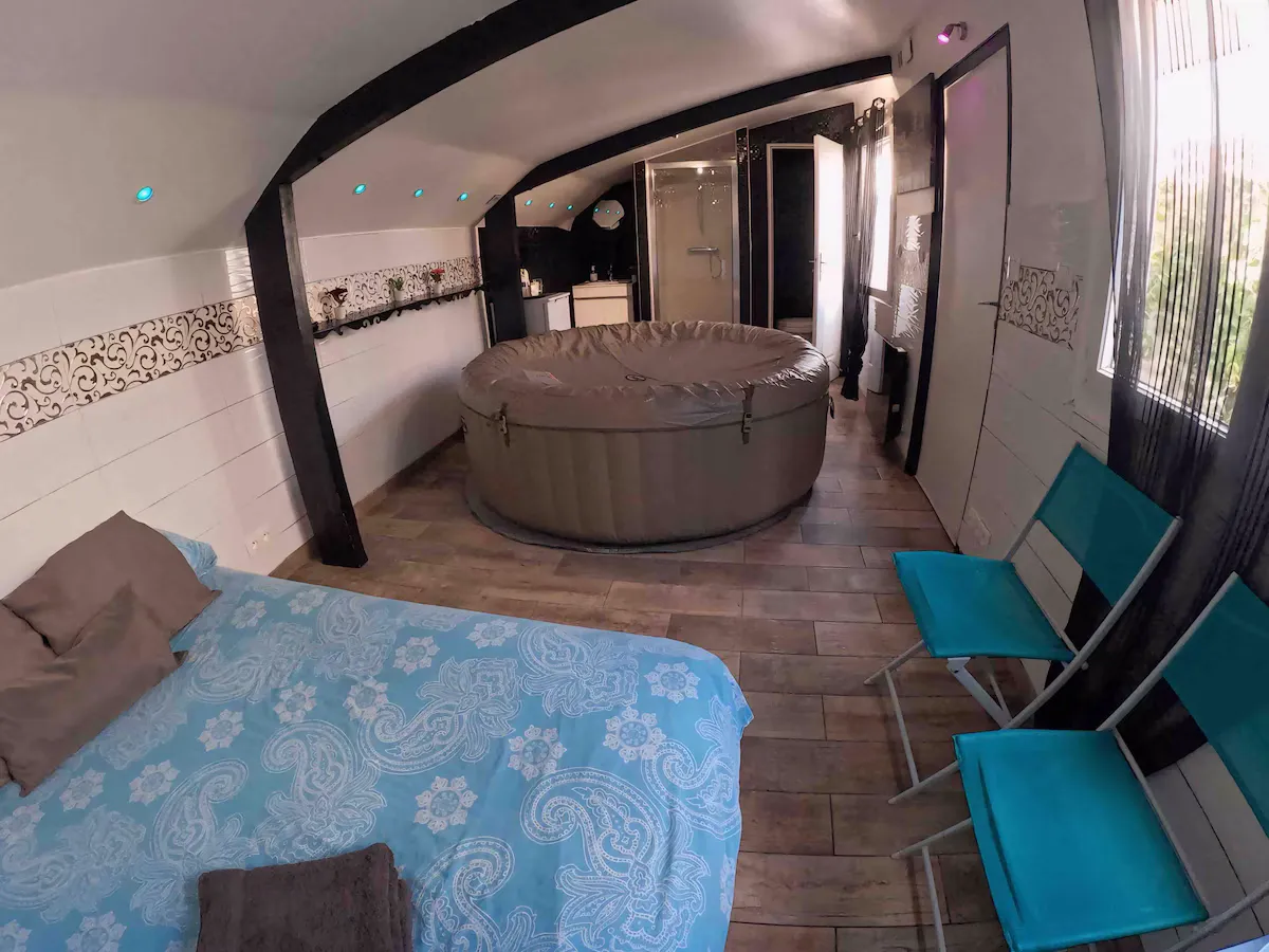 Cabane Jacuzzi aux Portes de Paris - Escapade à deux en Essonne (Corbeil-Essonnes, Essonne)