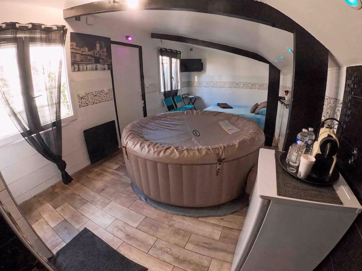 Cabane Jacuzzi aux Portes de Paris, cabane à Corbeil-Essonnes - photo 2 sur 8