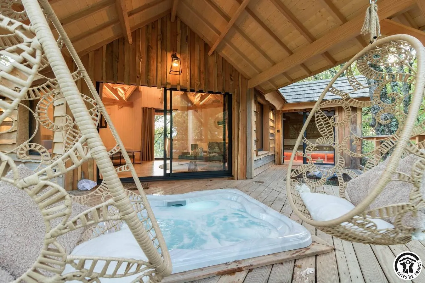 Cabane L'Insolite - Cabane perchée avec jacuzzi et sauna (Bérat, Haute-Garonne)
