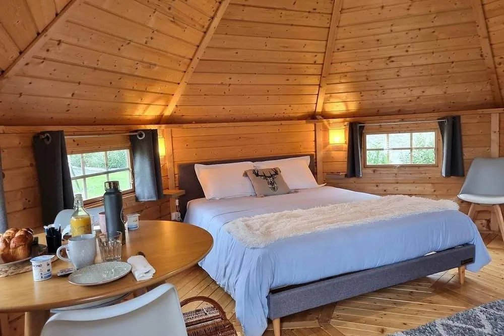 Cabane Laponie, hébergement insolite à Pradines - photo 2 sur 12