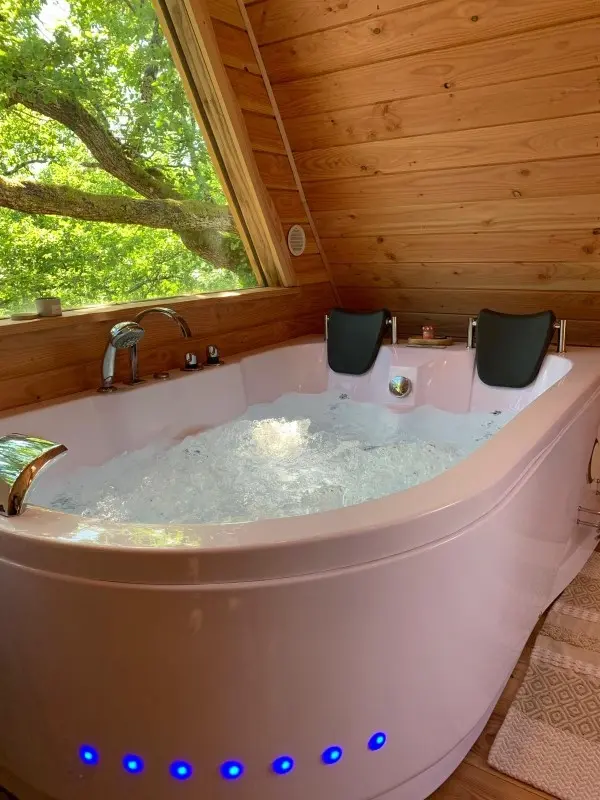 Cabane Romantique avec Spa - Chalet en A avec spa privatif (Bourg-de-Visa, Tarn-et-Garonne)