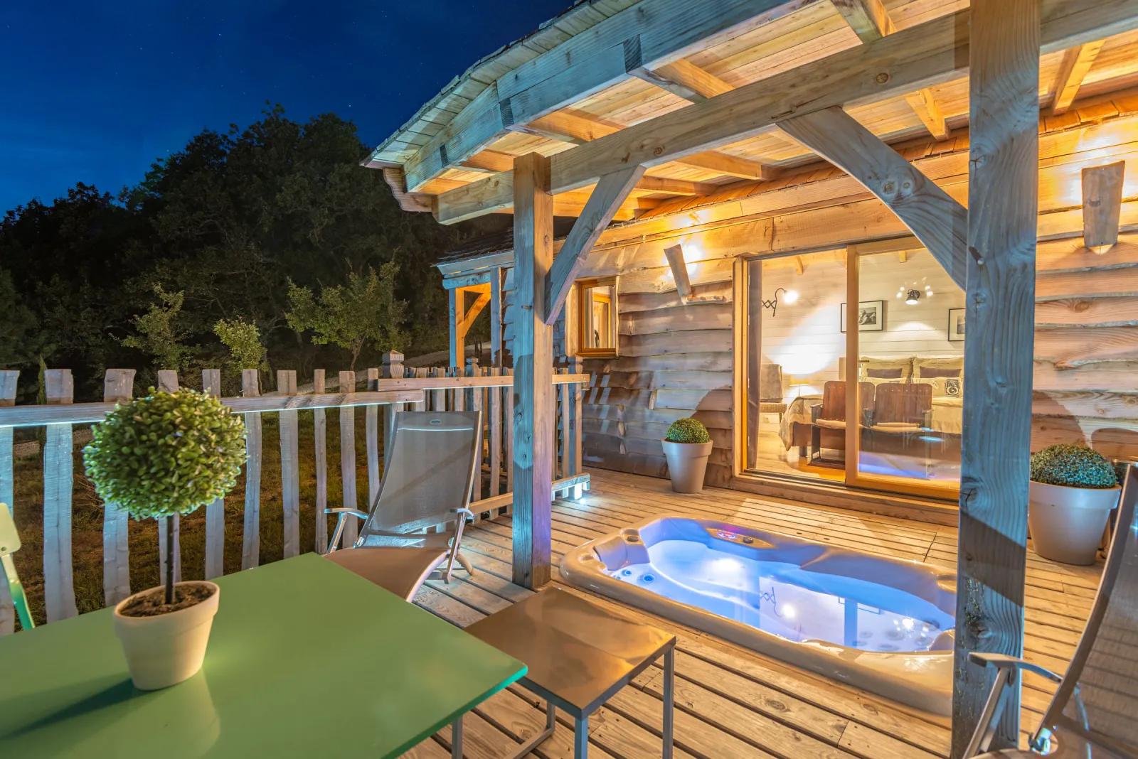 Cabane Spa Ciné Rétro - Cabane sur pilotis avec spa privatif (Clairac, Lot-et-Garonne)