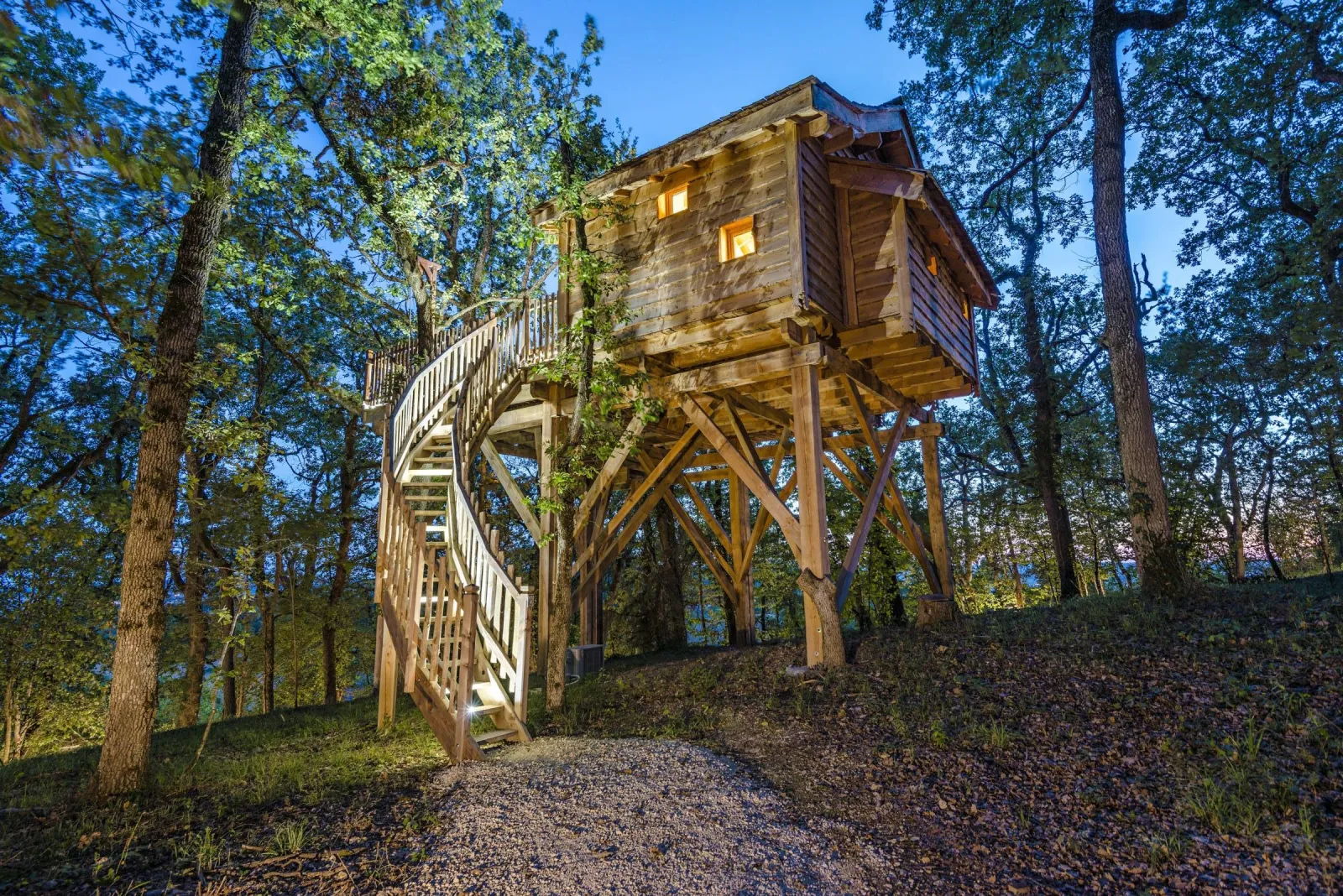 Cabane Spa Toscane - Cabane dans les arbres avec spa privatif (Clairac, Lot-et-Garonne)