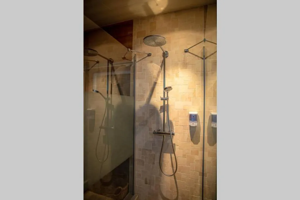 Cabanon Spa Privatif, gîte avec spa à Aye - photo 3 sur 12