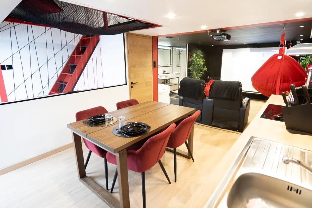 Capsule Cinéma PlayStation, gîte avec spa à Valenciennes - photo 3 sur 12