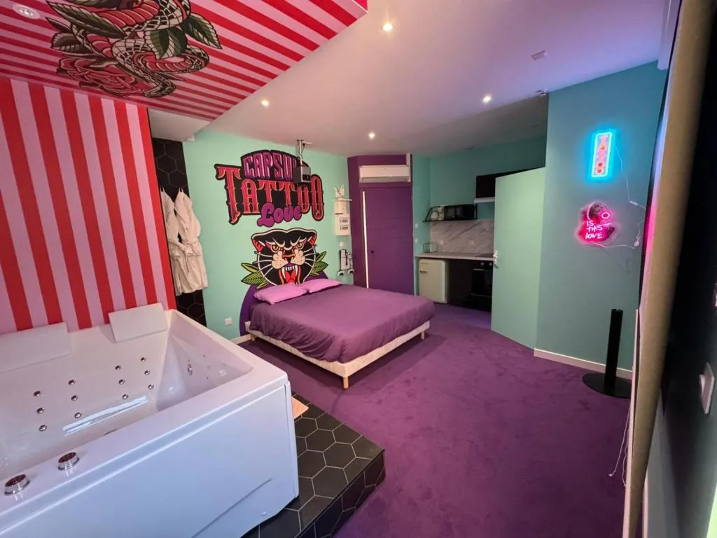 Capsule Tattoo, chambre à thème à Douai - photo 2 sur 12