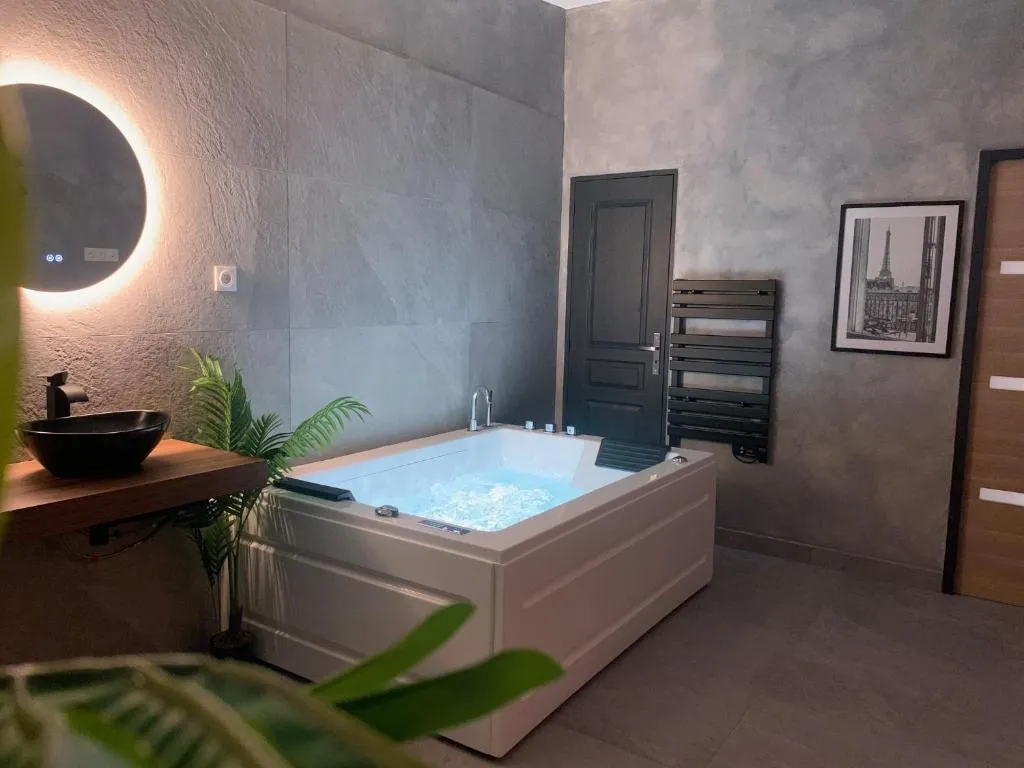 Casa Dolce - villa avec bain à remous près du centre (Amiens, Somme)