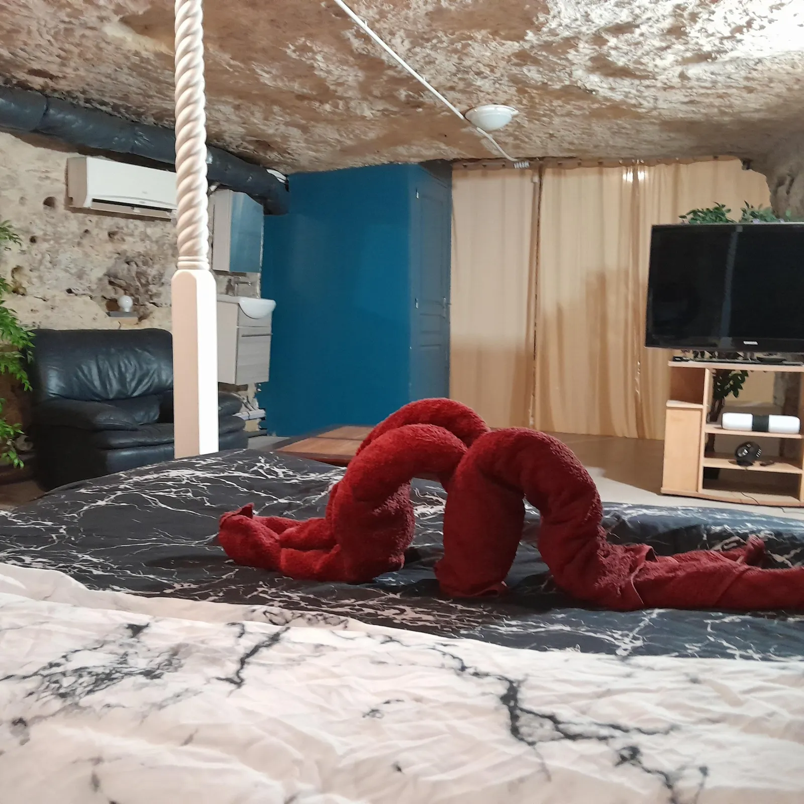 Cave troglodytique de Tours, gîte avec spa à Tours - photo 3 sur 10