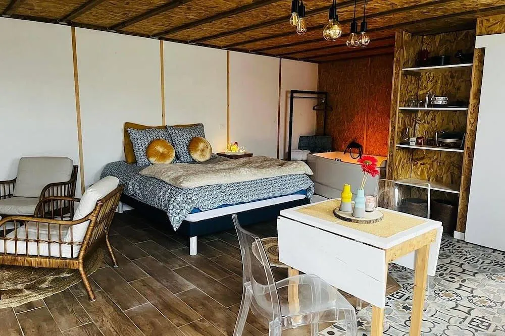 Chalet à bulles, gîte avec spa à Beaurepaire - photo 2 sur 12