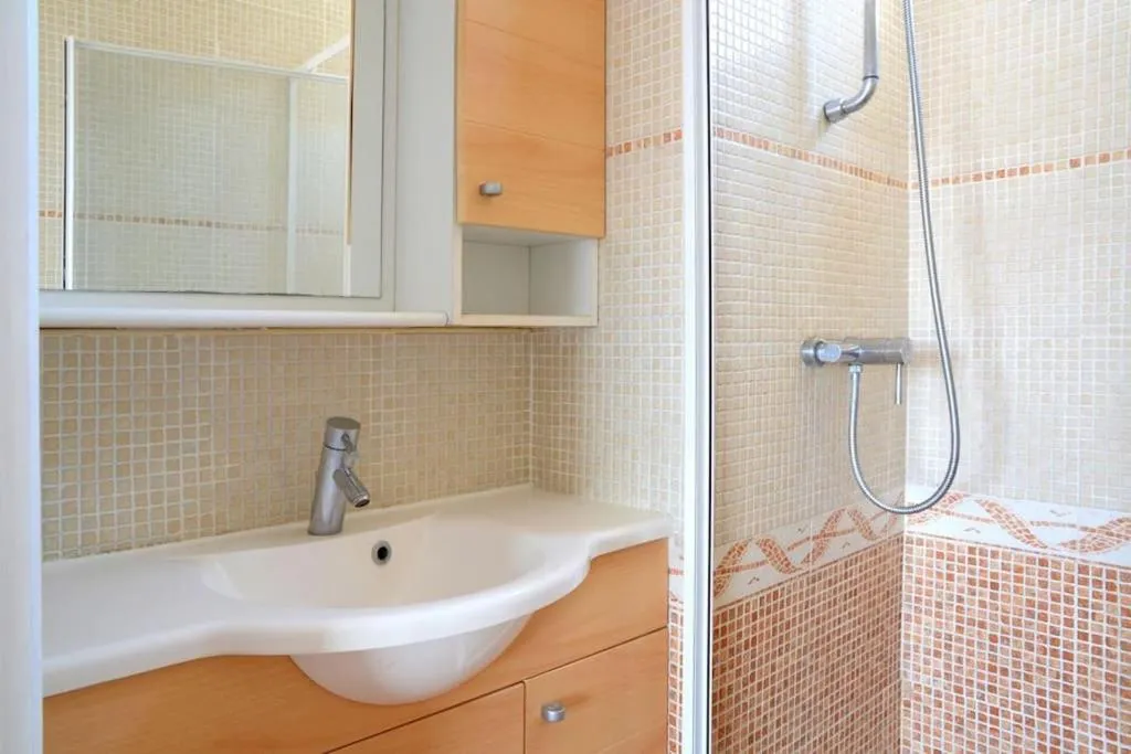 Chalet Alaric et jacuzzi, gîte avec spa à Gruissan - photo 3 sur 12