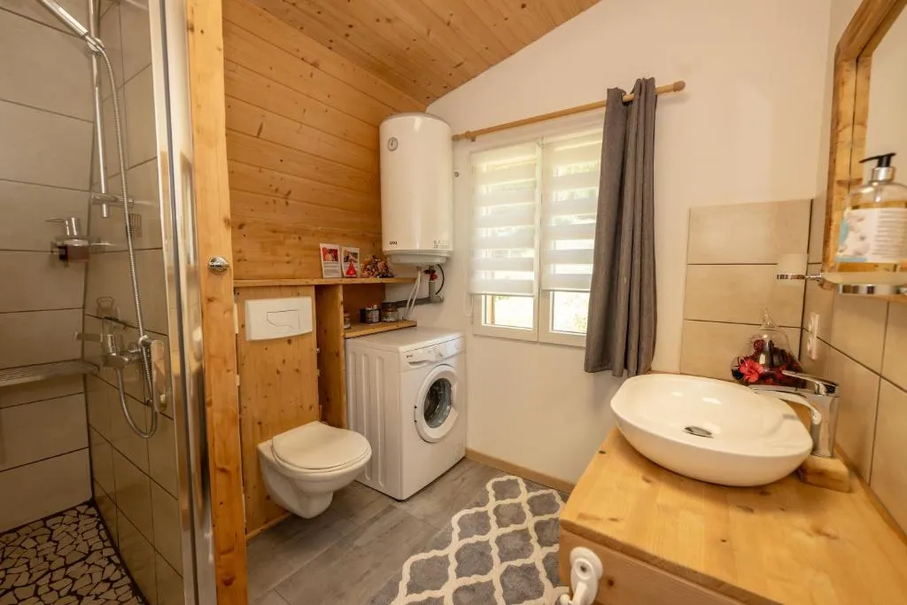 Chalet Au-Doux-Altic, gîte avec spa à Métabief - photo 3 sur 12