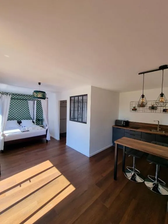Chalet balnéo, gîte avec spa à Le Castellet - photo 2 sur 12