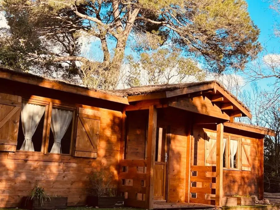 Chalet Bois Jacuzzi - Deux chambres, jardin et terrasse (Bessan, Hérault)