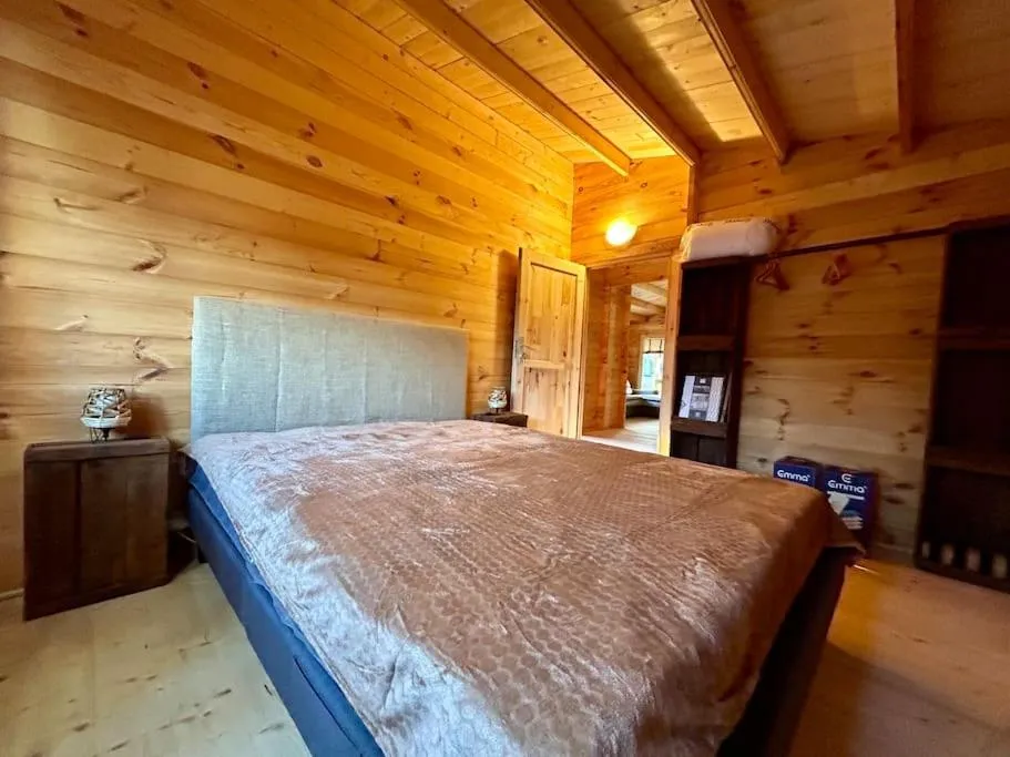 Chalet Bois Jacuzzi, gîte avec spa à Bessan - photo 2 sur 12