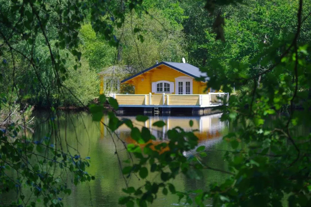 Chalet flottant - Bain à remous sur le lac (Mios, Gironde)