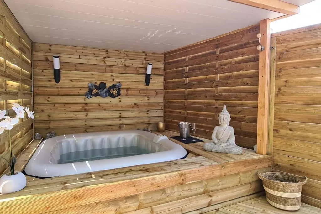 Chalet jacuzzi, gîte avec spa à La Teste-de-Buch - photo 3 sur 6