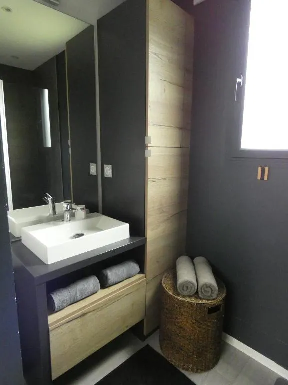 Chalet jacuzzi et cinéma, gîte avec spa à Saint-Coulitz - photo 2 sur 12