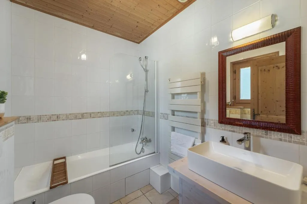 Chalet Montbéliarde, gîte avec spa à Châtel - photo 3 sur 12