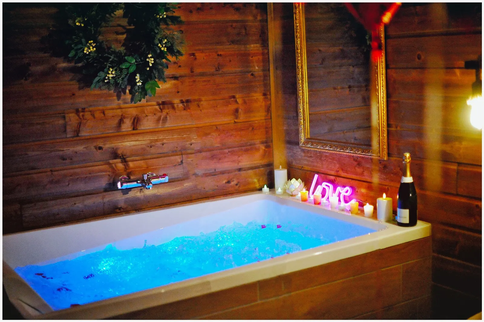Chalet Romantique, gîte spa à Bourgoin-Jallieu - photo 3 sur 12