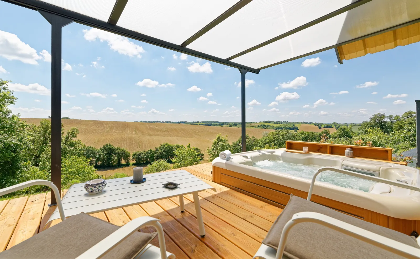 Chalet SAGA SPA Jacuzzi - La Maison Bleue (Savignac-Mona, Gers)