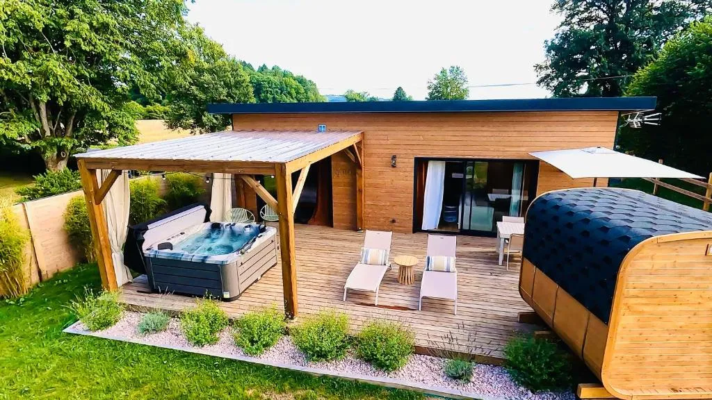 Chalet Zénaé - chalet avec spa et sauna dans le Cantal (Vitrac, Cantal)