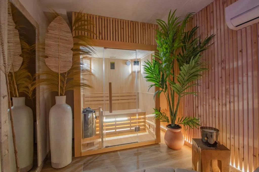 Chambre Balnéo de Cuers, gîte avec spa à Cuers - photo 3 sur 12