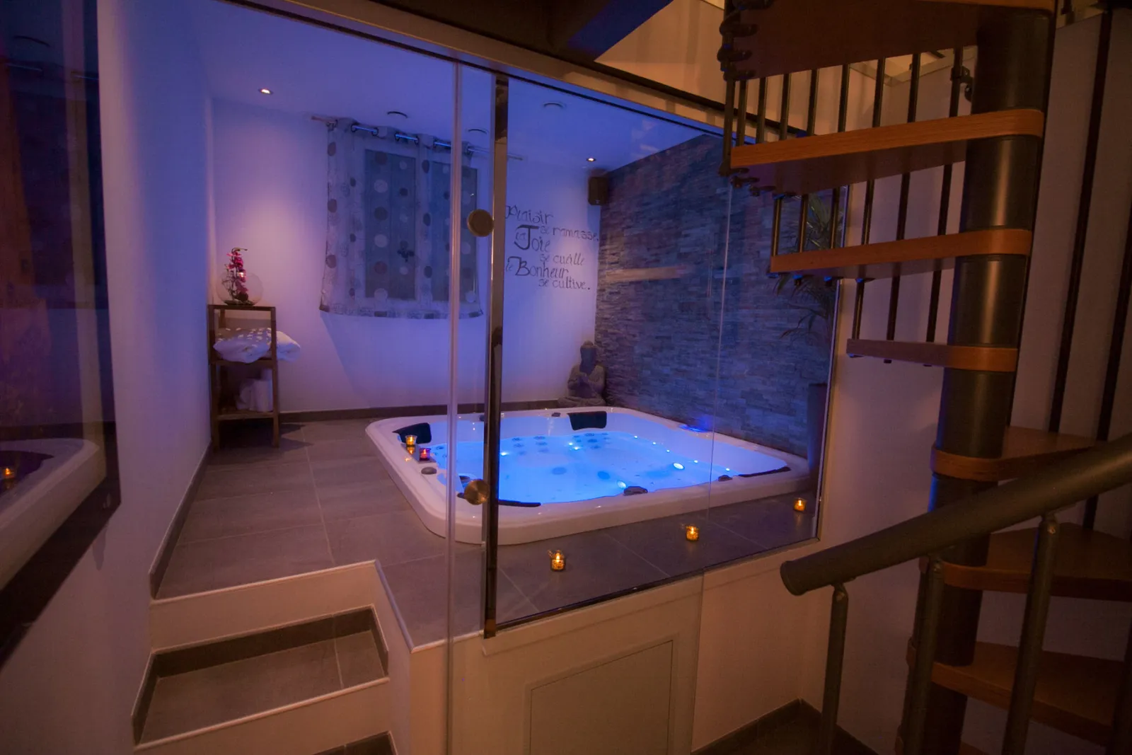 Chambre Bulle d'Éden, gîte avec spa à La Seyne-sur-Mer - photo 3 sur 4