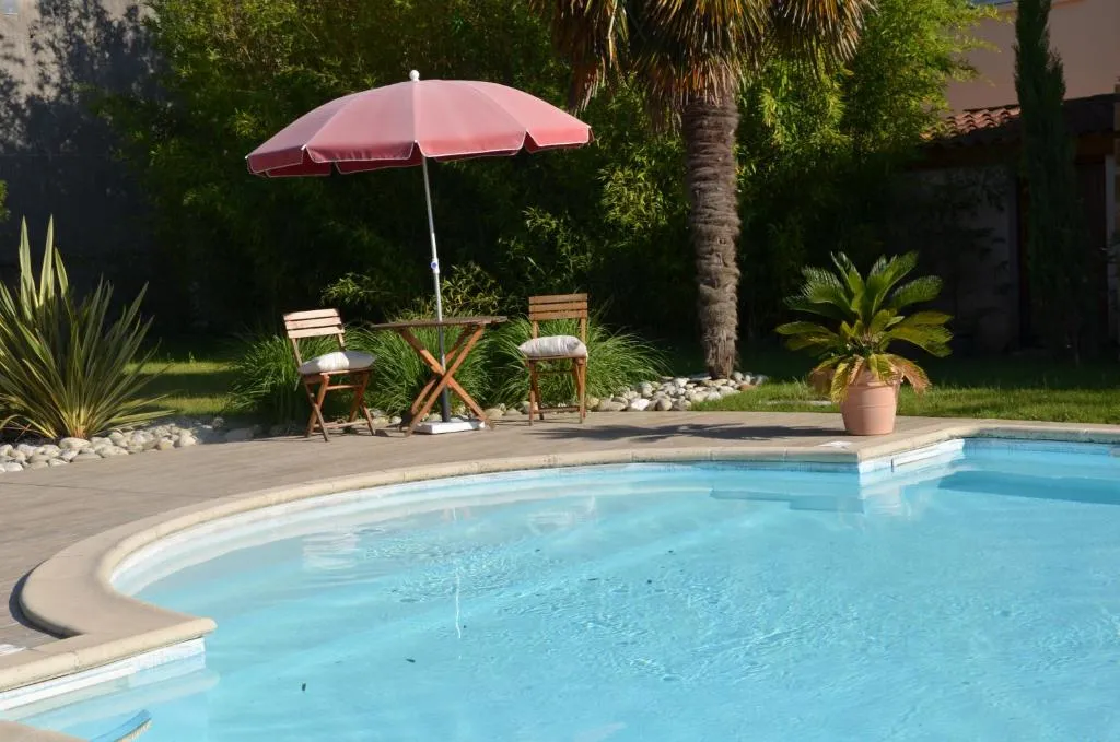 Chambre d'hôtes et spa d'Agen - bain à remous privatif côté jardin (Agen, Lot-et-Garonne)