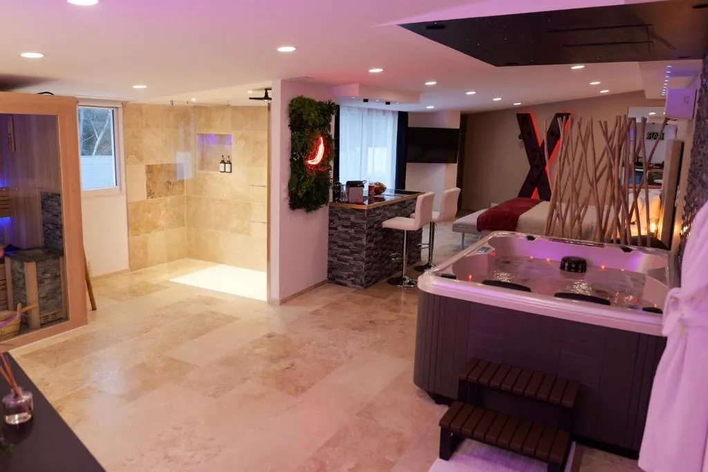 Chambre de charme - Jacuzzi, sauna et lit king size (La Penne-sur-Huveaune, Bouches-du-Rhône)