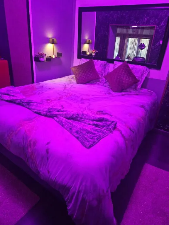 Chambre Divine d'Aubers, love room à Aubers - photo 2 sur 12