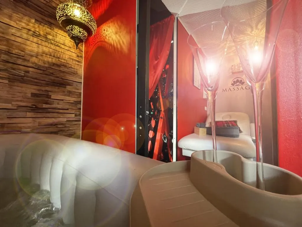 Chambre et Lounge de Marolles, gîte avec spa à Marolles-en-Hurepoix - photo 3 sur 12