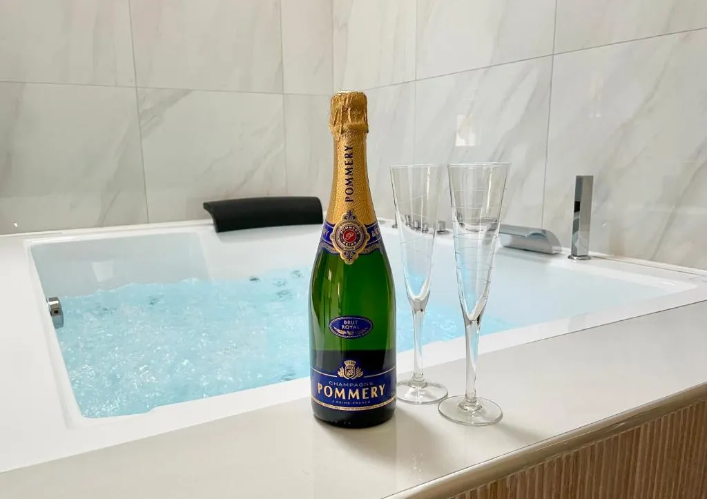 Chambre jacuzzi de Guermantes - Escapade romantique près du château (Guermantes, Seine-et-Marne)