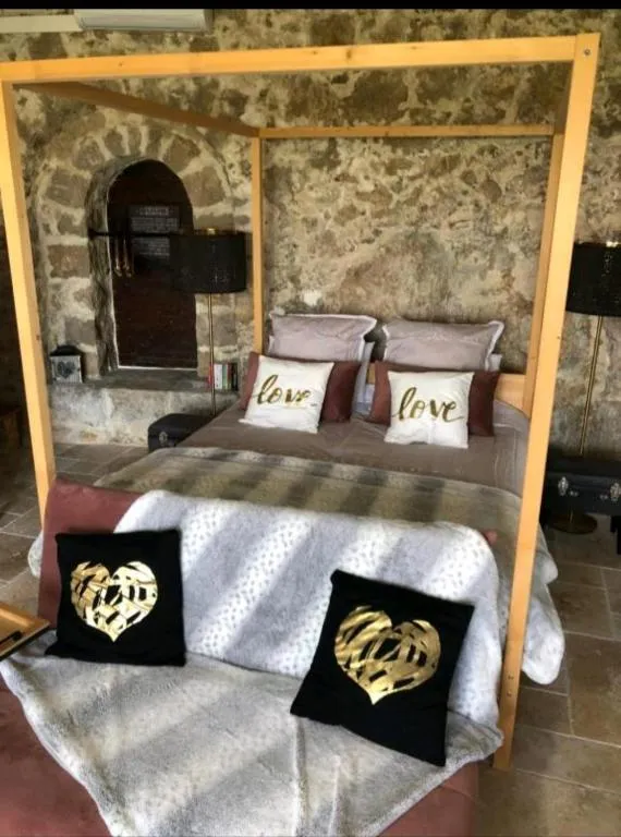 Chambre jacuzzi de La Roquette, gîte avec spa à La Roquette-sur-Var - photo 2 sur 11
