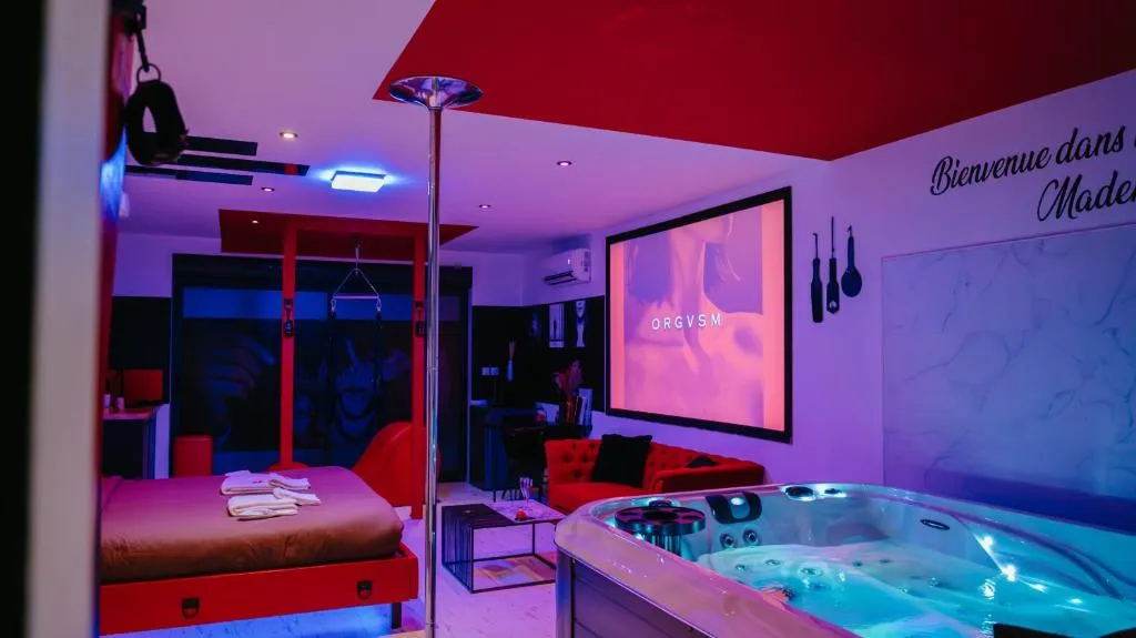 Chambre Jacuzzi de Staple - Terrasse et petit-déjeuner (Staple, Nord)