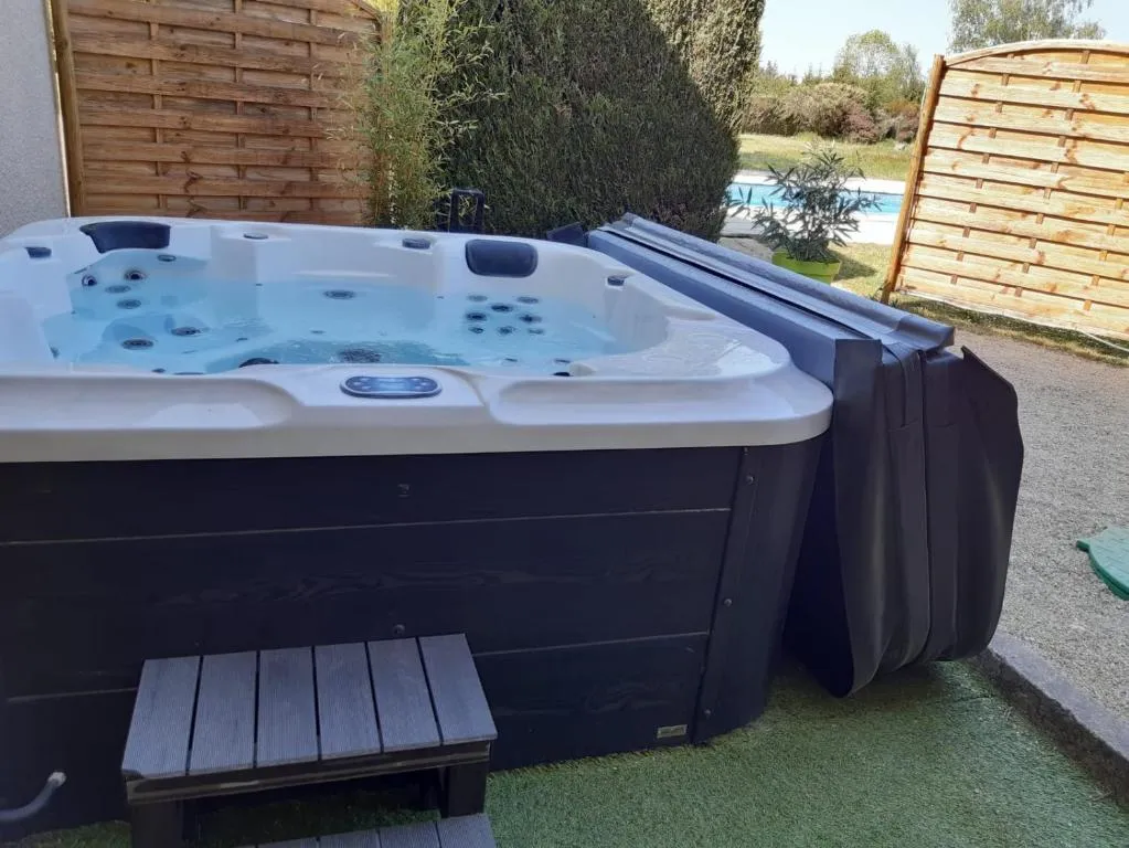 Chambre jacuzzi et arcade, gîte avec spa à Soulosse-sous-Saint-Élophe - photo 3 sur 12