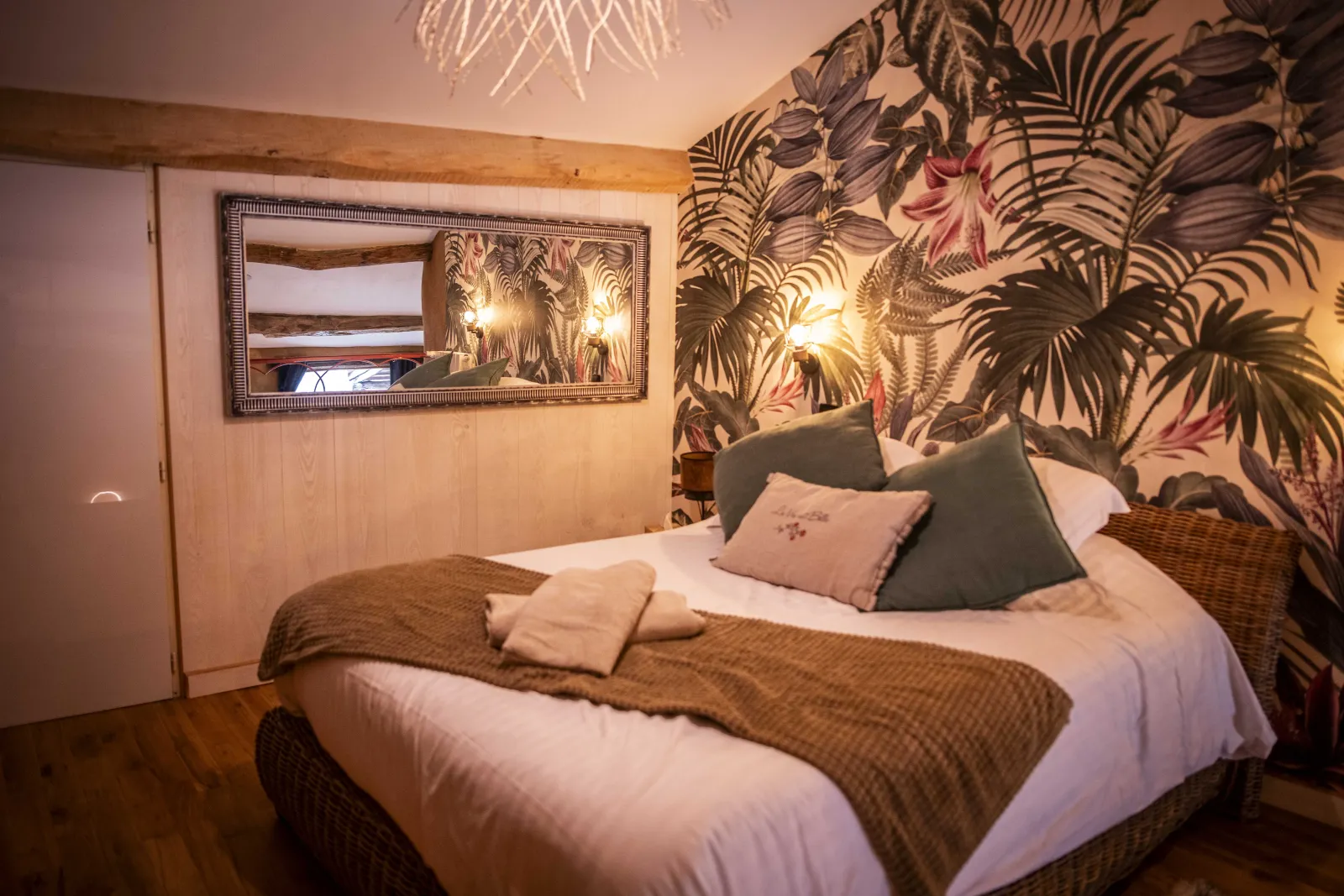 Chambre La Cybèle & SPA, hébergement insolite à Cahuzac-sur-Vère - photo 2 sur 12