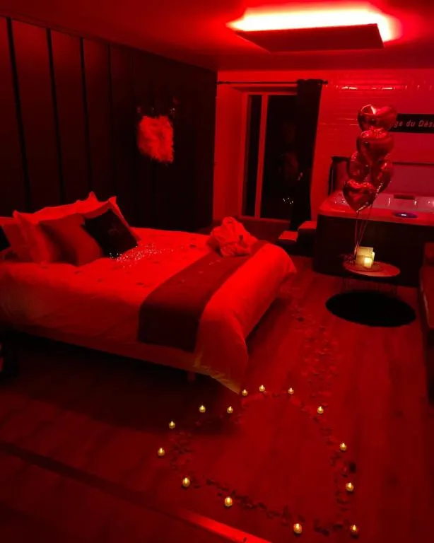 Chambre Montmartre jacuzzi - Jacuzzi privatif et terrasse (Prinquiau, Loire-Atlantique)
