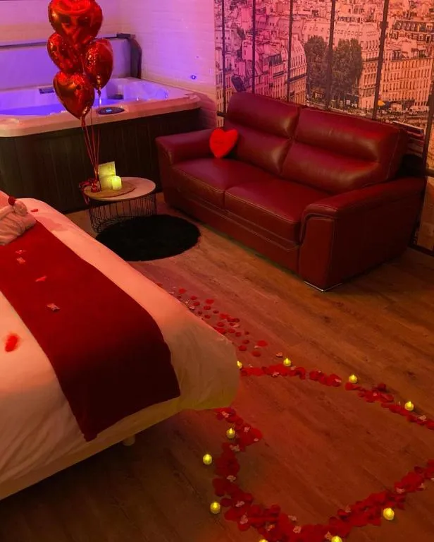 Chambre Montmartre jacuzzi, gîte avec spa à Prinquiau - photo 3 sur 6