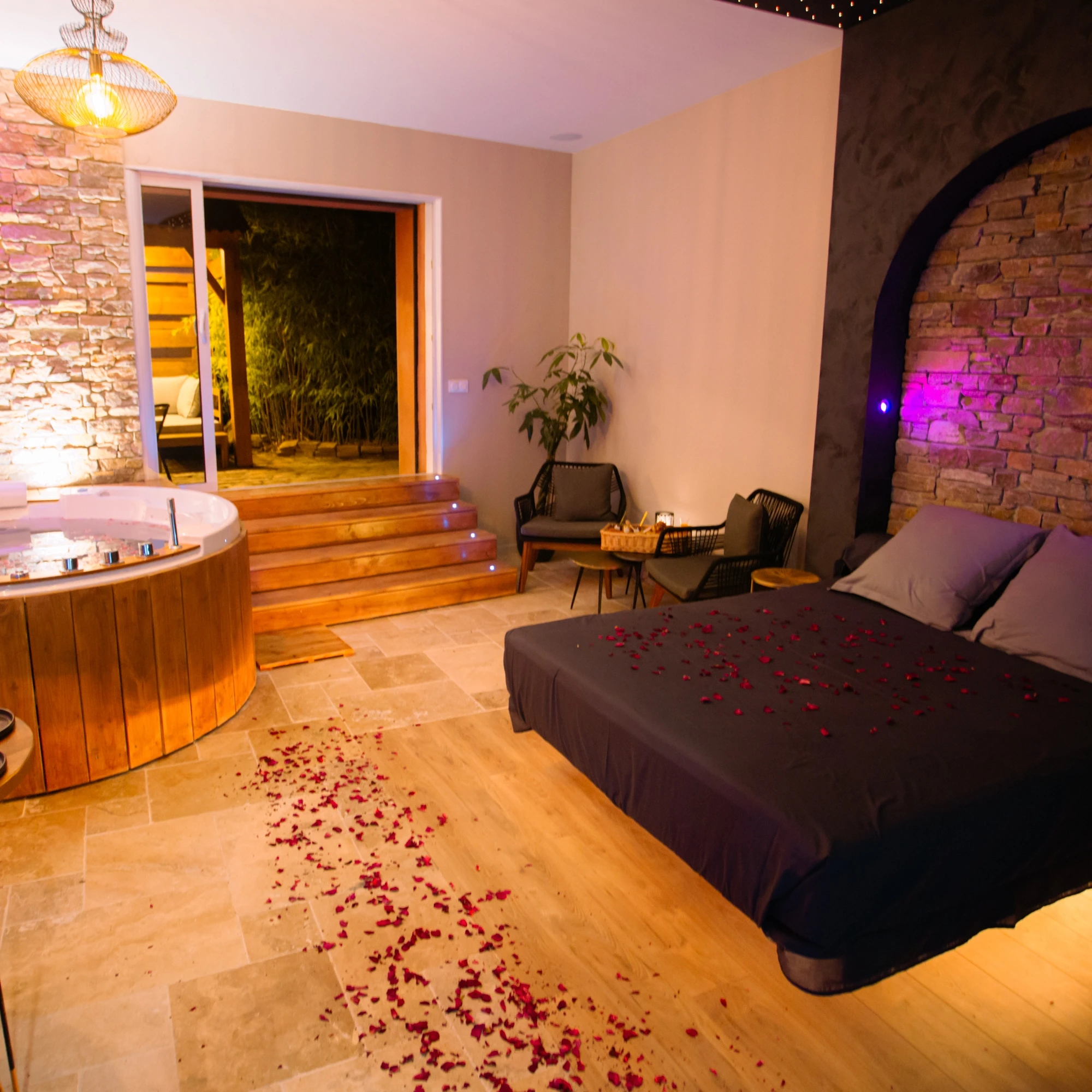 Chambre Spa de Ceyras, gîte avec spa à Ceyras - photo 2 sur 5