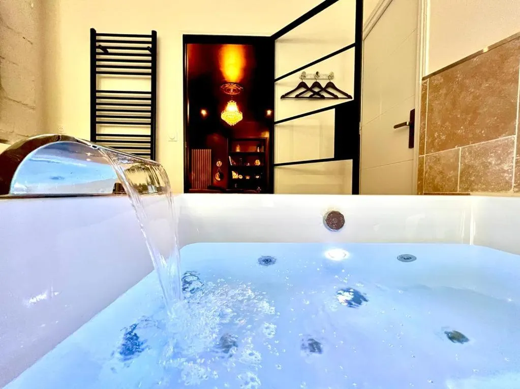 Chambre Spa Discrète d'Angers, gîte avec spa à Angers - photo 3 sur 11