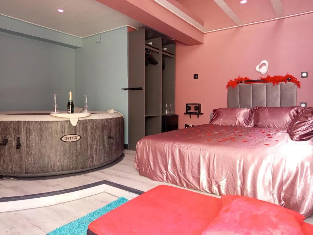 Chambre Spa du Moulin, gîte avec spa à Rimons - photo 2 sur 12