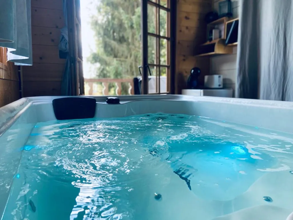 Chambre Spa Privé de Candor, gîte avec spa à Candor - photo 3 sur 11