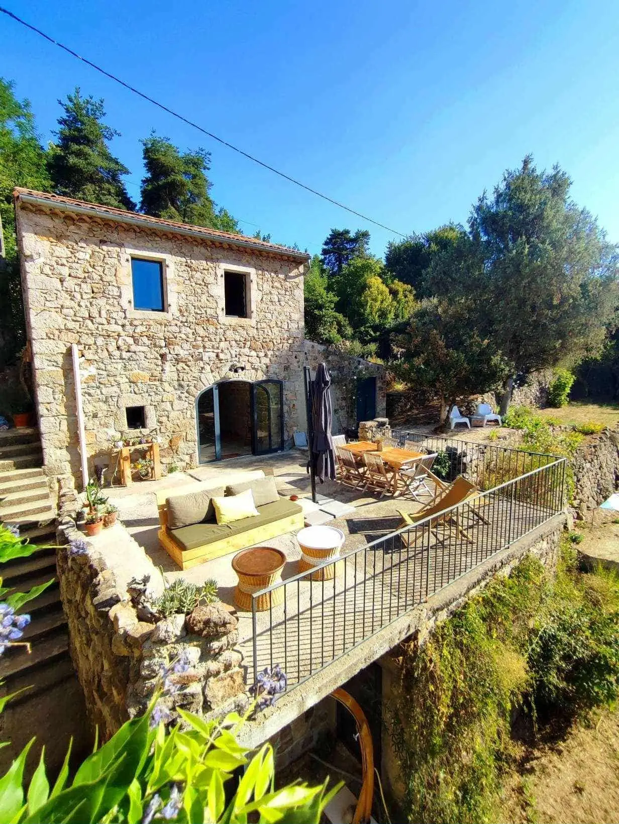 Clède lovée dans la forêt - Clède avec sauna et bain norvégien (Joyeuse, Ardèche)