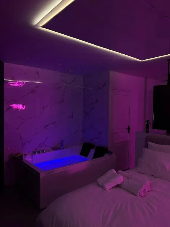 Cosy Love Room - Baignoire spa et jardin près de Roissy (Le Plessis-Belleville, Oise)
