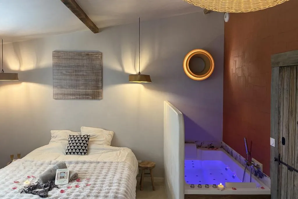 Craft Home Studio - Studio balnéo avec terrasse et parking (Saint-Étienne, Loire)