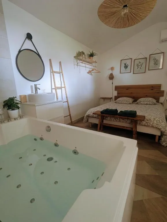 Dépendance balnéo de Maurens - Maisonnette avec balnéothérapie et jardin (Maurens, Haute-Garonne)