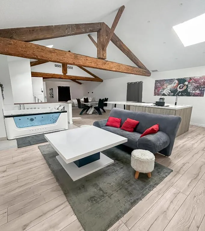 Douceur et Détente Balnéo - appartement climatisé avec baignoire balnéo (Clermont-l'Hérault, Hérault)
