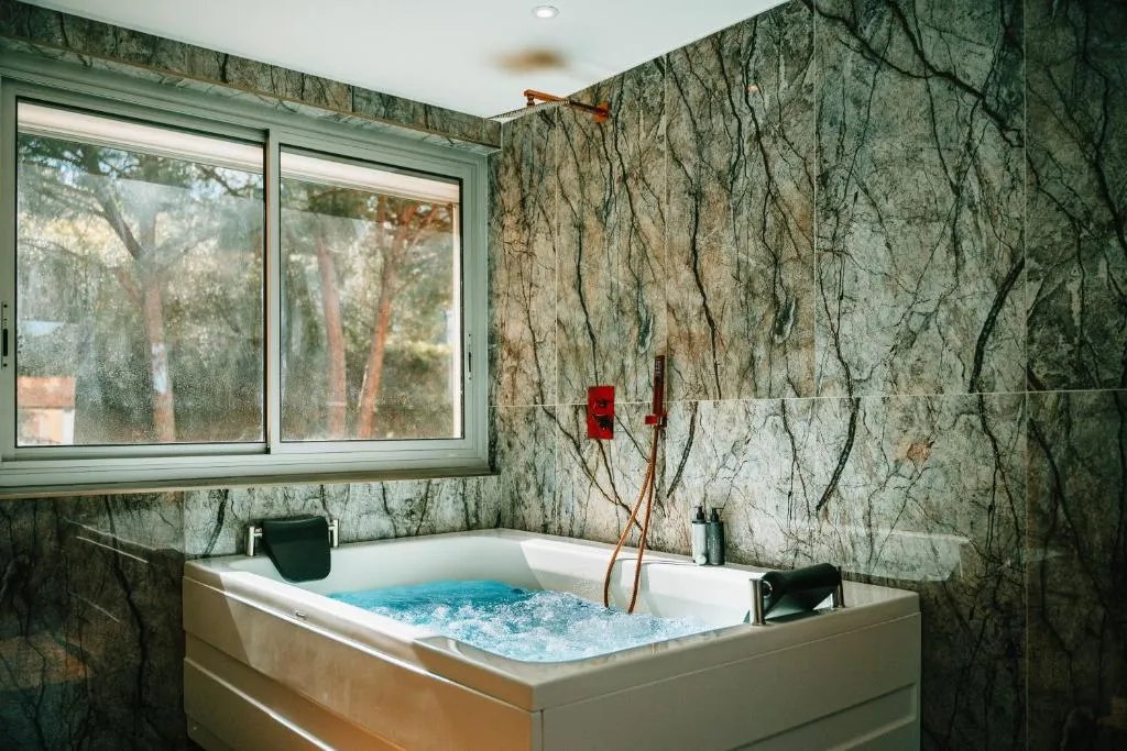 Elysia Room - suite balnéo et sauna près de la plage Boramar (Collioure, Pyrénées-Orientales)