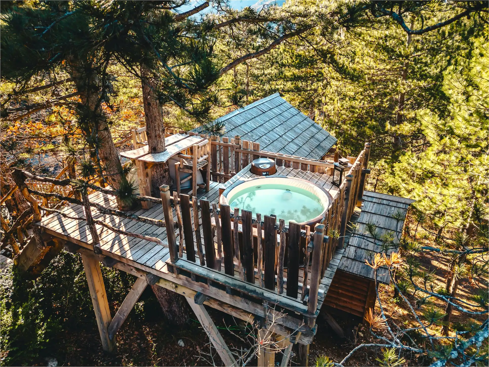 Épine Vinette - Cabane perchée avec spa privatif sur le toit (Serres, Hautes-Alpes)