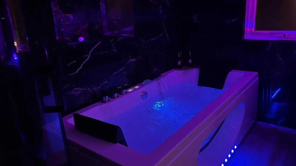 Évasion Balnéo Fréjus, gîte avec spa à Fréjus - photo 2 sur 7